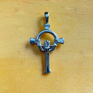 14k WG Claddagh Cross